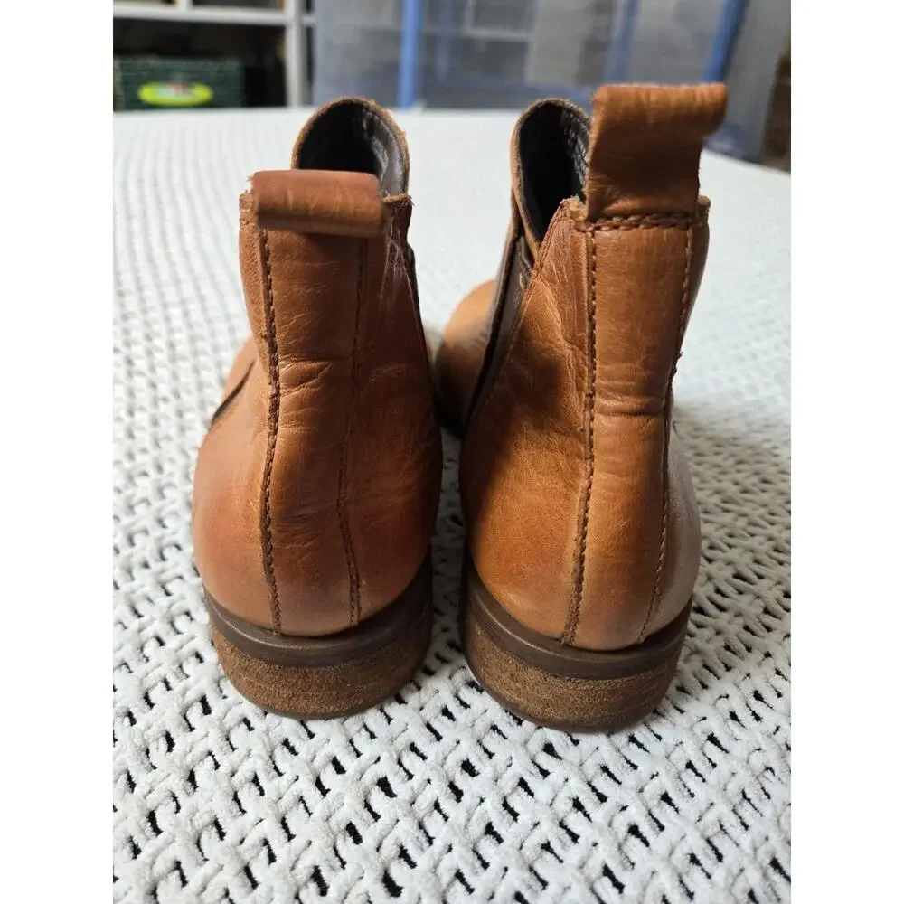 Born Brenta II Chelsea Bootie Wheat Brown Leather Size 7.5 M
